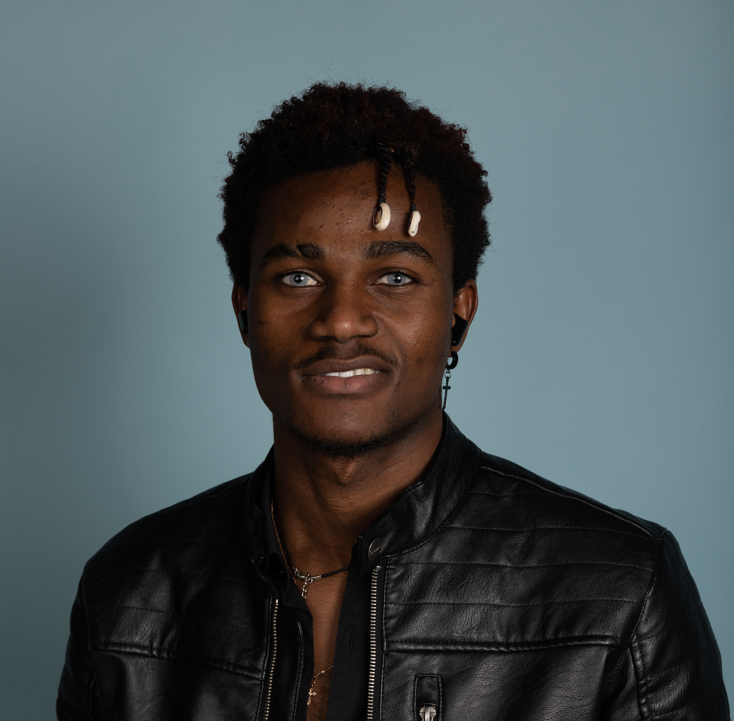 portrait before automatic photo retouching