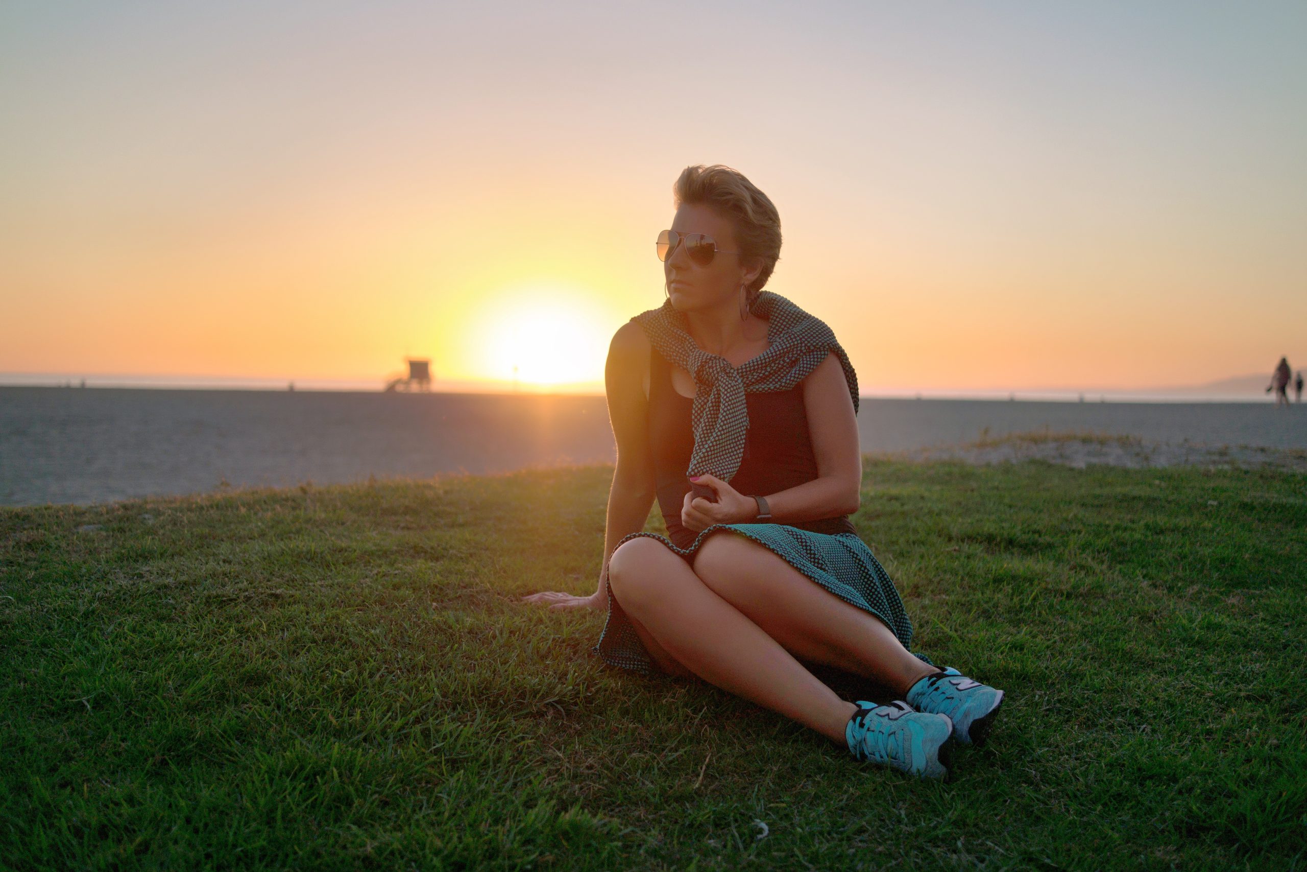 people,portr,noobj,middle,fem,outdoor,evening,lowl,noeyes,noteeth,glasses,facesh,backl,warml,sunset