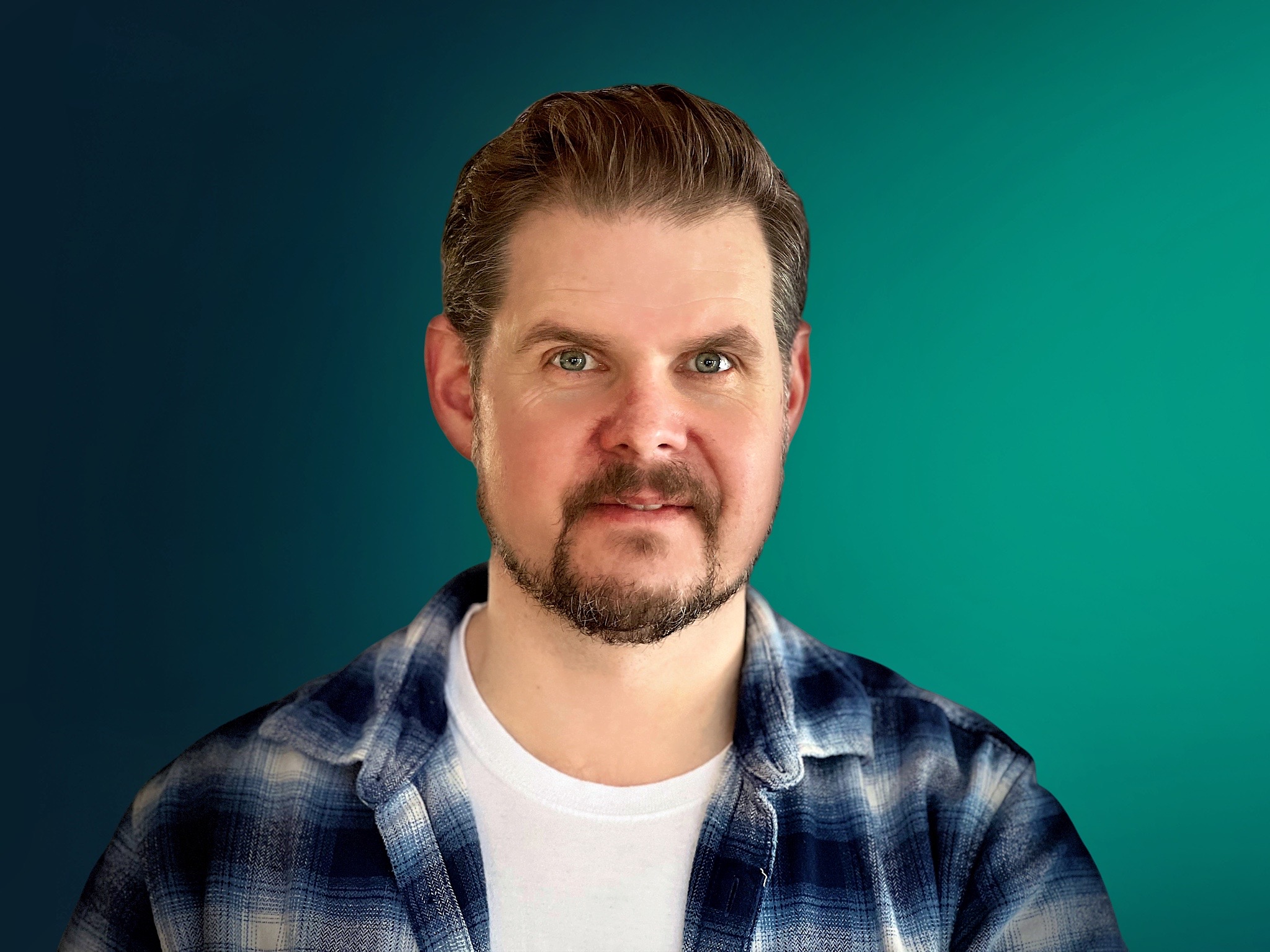 Henning-Headshot_PFC-branding_PerfectlyClear.jpg